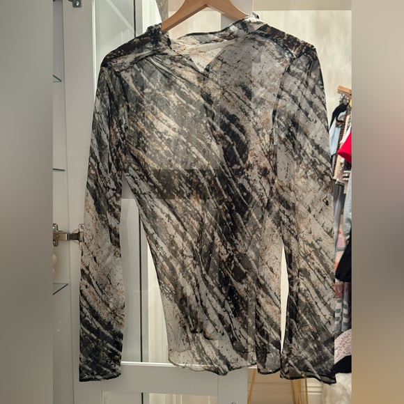 NWOT-Zara Sheer Print Blouse with zipper closure - Picture 2 of 10